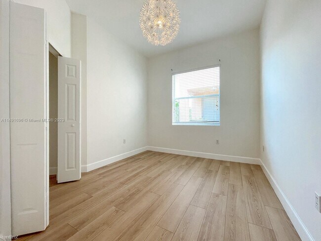 Building Photo - 4 br, 2 bath House - Vizcaya