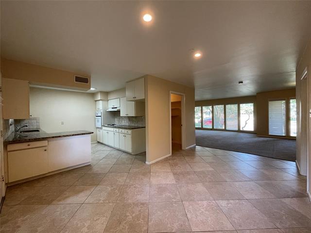 Building Photo - 1303 Northlake Dr