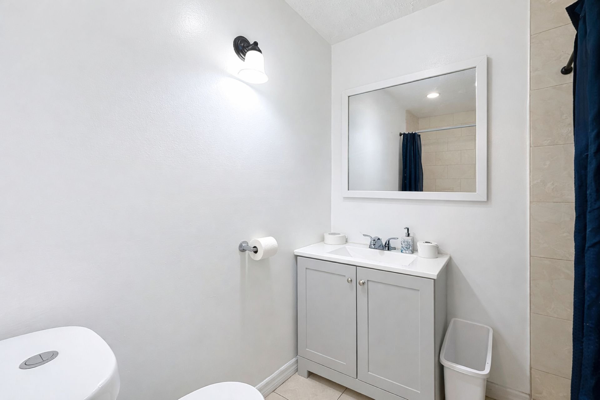 Building Photo - 842 W 31st St