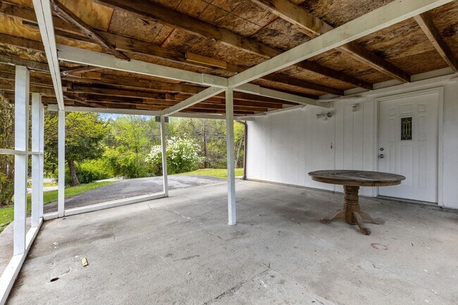 Building Photo - 2205 Island Blvd