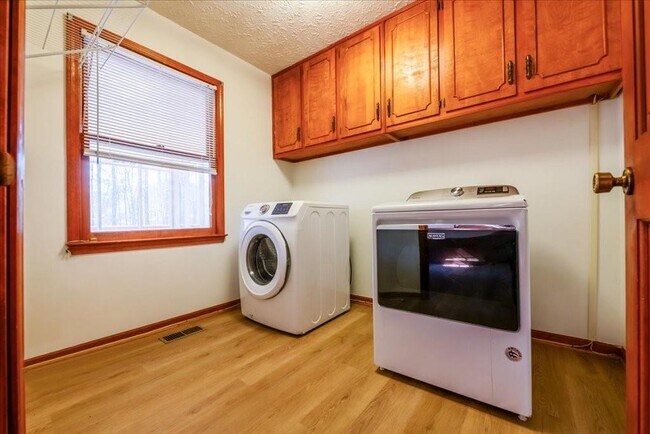 Building Photo - 4967 Macland Rd