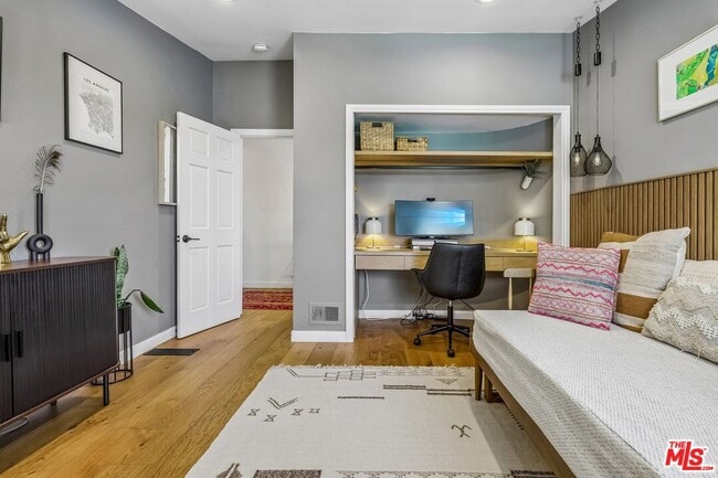 Building Photo - 5646 S Sherbourne Dr