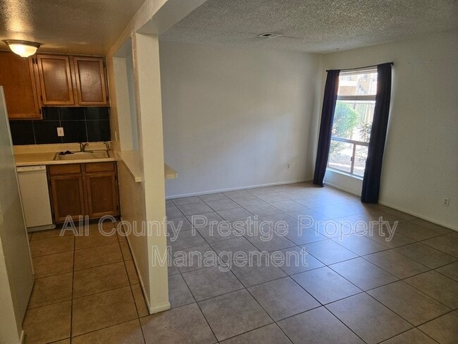 Building Photo - 1831 W Mulberry Dr