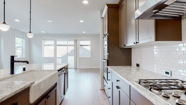 Building Photo - GORGEOUS 3 bdrm plus Flex Space Home in Mo...