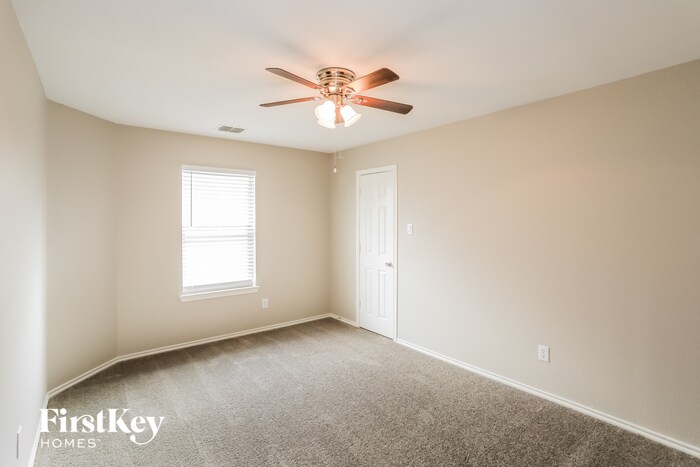 Building Photo - 1617 Bluebird Dr