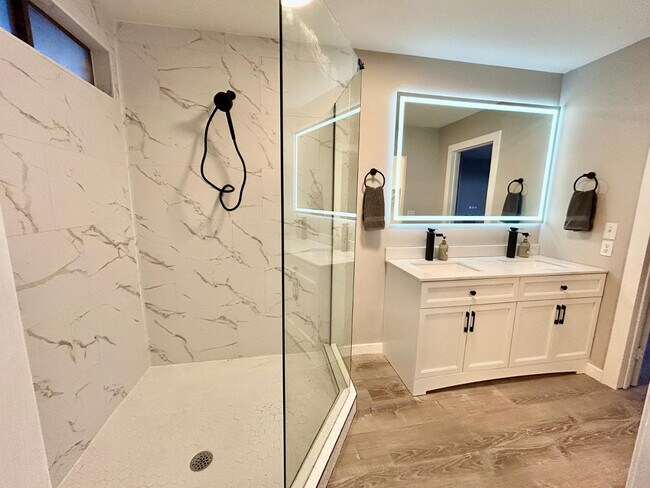 Building Photo - 4212 E Sandia St