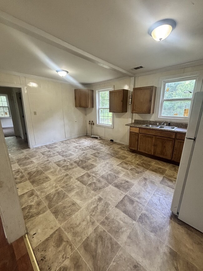 Building Photo - 135 1st St