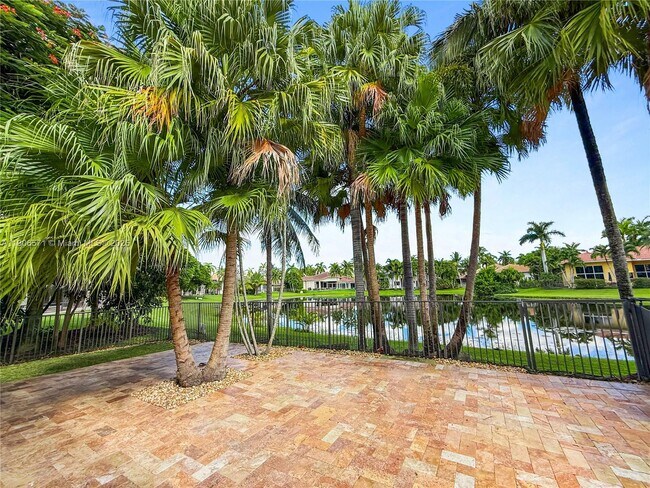 Building Photo - 2514 Poinciana Dr