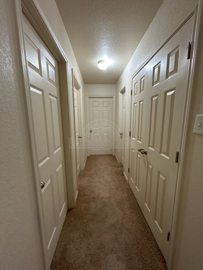 Building Photo - 1405 Cinch