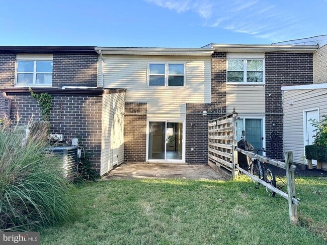 Building Photo - 313 Sweet Briar Ct