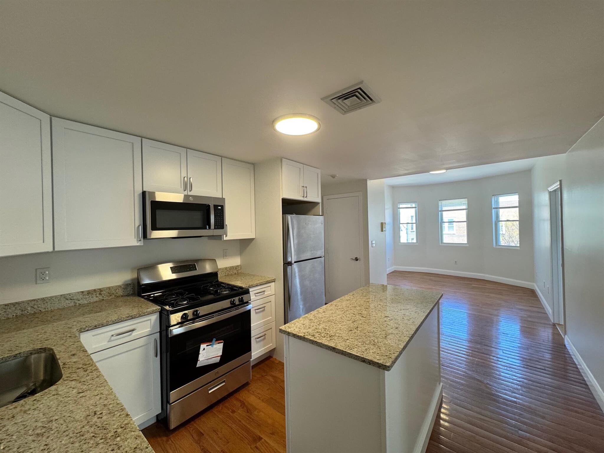 Building Photo - 356 Somerville Ave