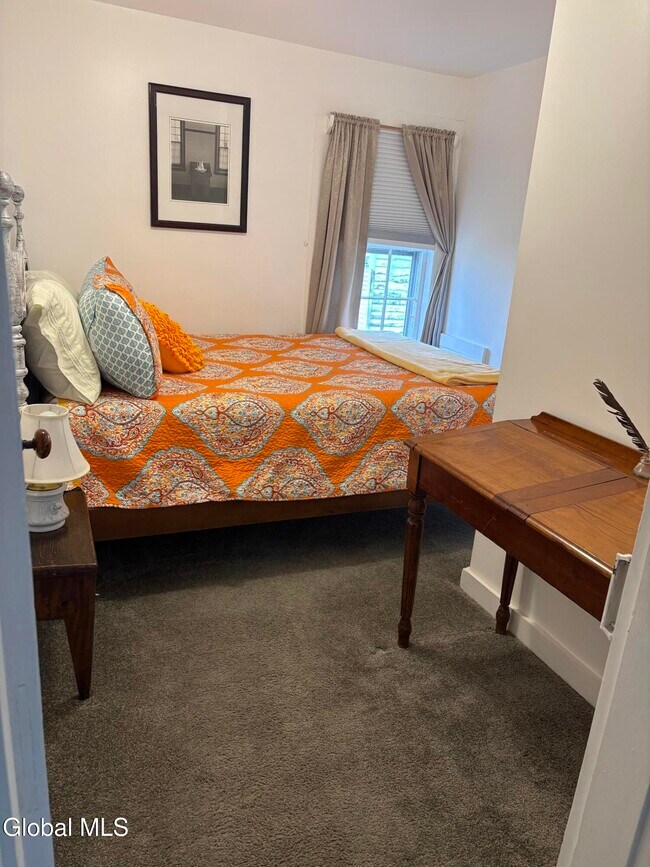 Building Photo - 20 Elm St