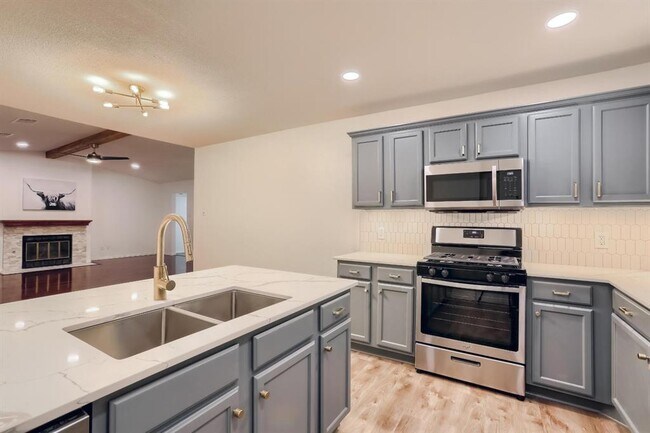Building Photo - 8400 Horton Trail