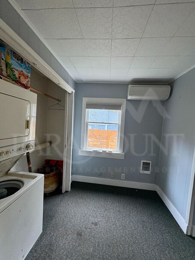 Building Photo - Bright & Beautiful Bungalow Near Downtown Port Orchard