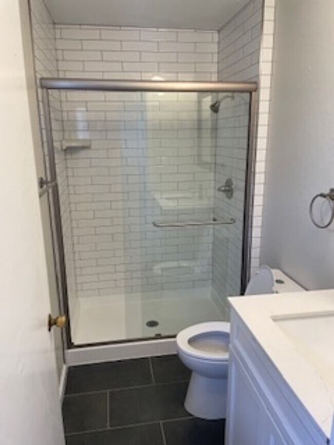 Building Photo - Beautiful Condo with views from Mt. Olympus!