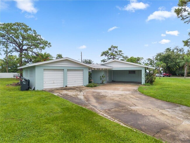 Building Photo - 1225 Casabella Dr