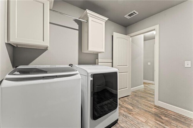 Building Photo - 3205 SW Riverstone Ave