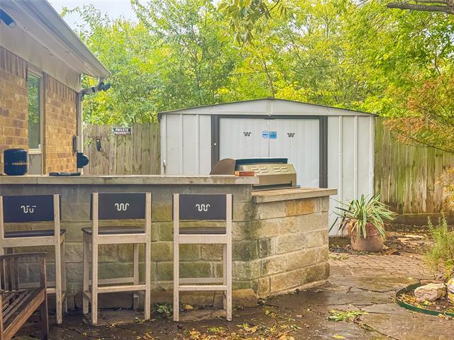 Building Photo - 1302 N San Saba St