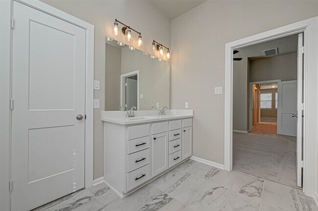 Building Photo - 316 N Spotted Fern Dr