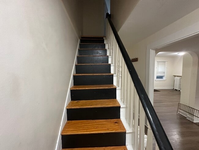 Building Photo - 1024-1026 Waverly St