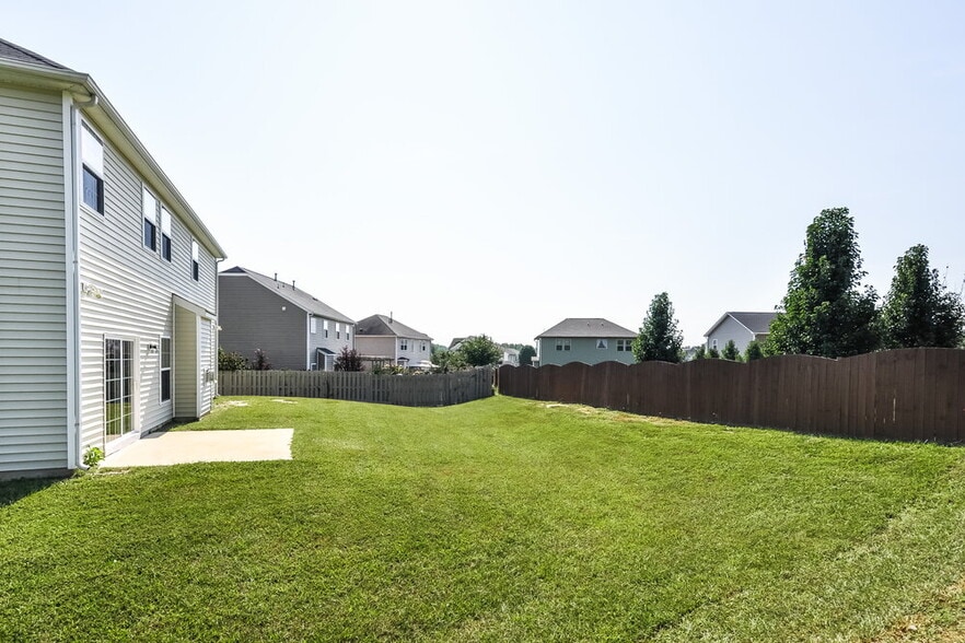 Building Photo - 1102 Braemar Highland Dr