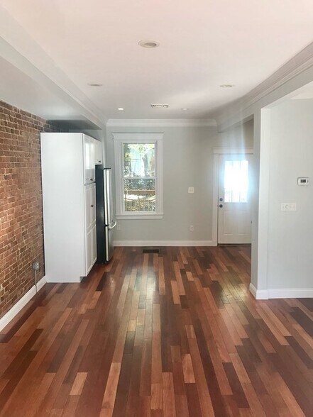 Building Photo - 4 Colebrook St