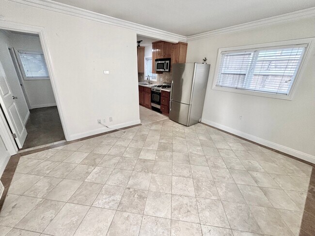 Building Photo - 210 Seaview St