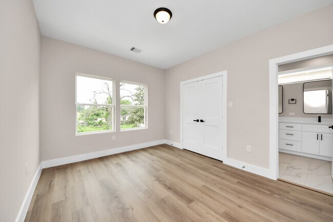 Building Photo - 7542 Charlie St