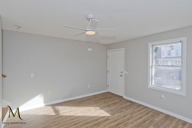 Building Photo - Newly Renovated Duplex Apt | All New Appliances + Off Street Parking