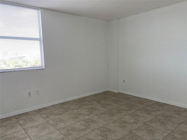 Building Photo - 1 Glen Royal Pkwy