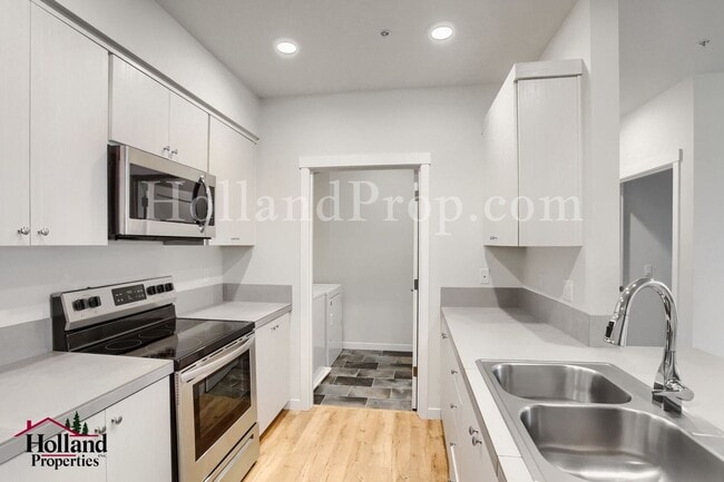 Building Photo - Well designed 2 bedroom home in beautiful Willsonville