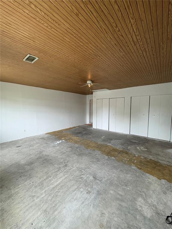 Building Photo - 28 Oak Run