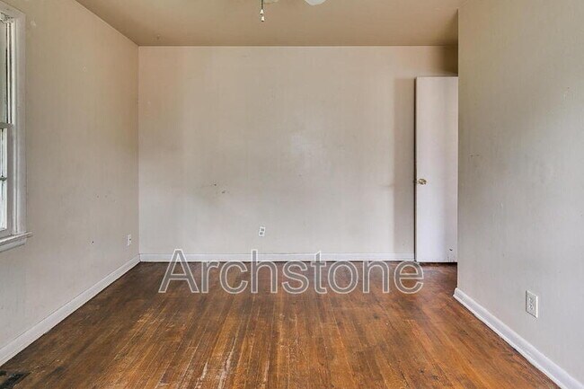 Building Photo - 724 General Senter Dr