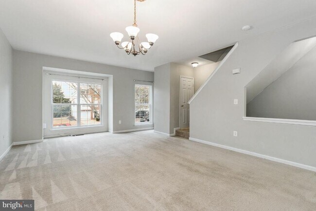 Building Photo - 2261 Forsythia Dr