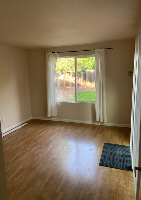 Building Photo - 2910 Knoll Dr