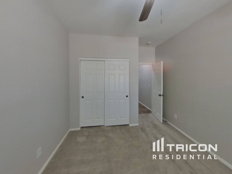 Building Photo - 8809 W Gardenia Ave