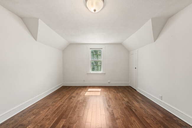 Building Photo - 318 Suburban Ave