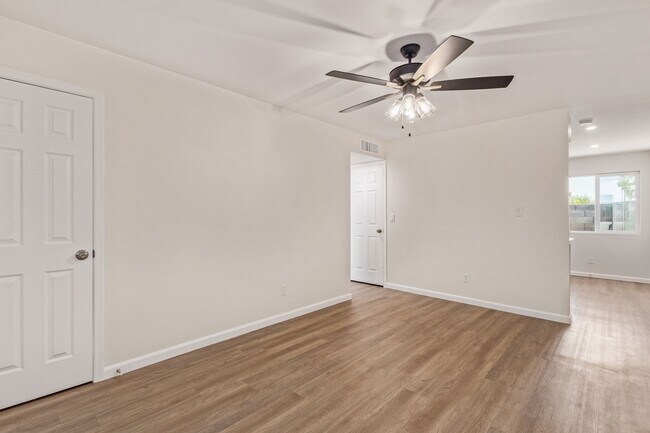 Building Photo - Newly Renovated On Broadway - Mesa!