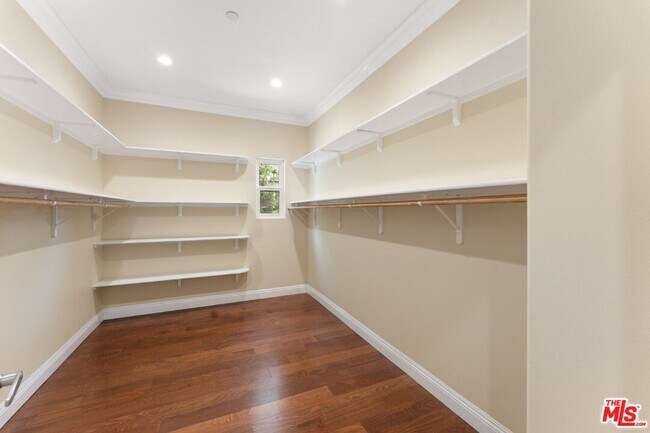 Building Photo - 1630 Bridgeport Dr