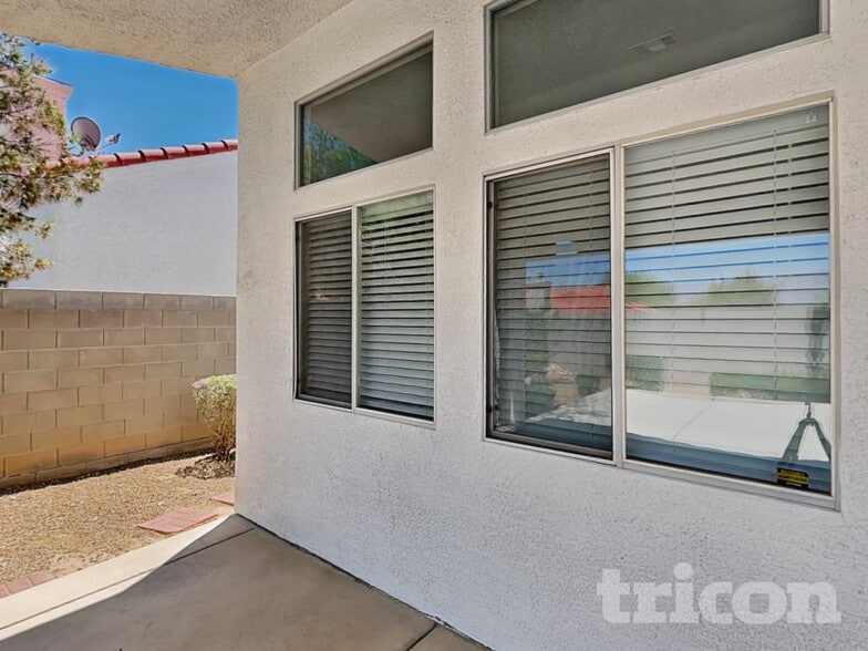 Building Photo - 710 Wolf Lake Ave