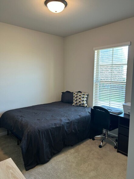 Building Photo - 210 St Fazzio St