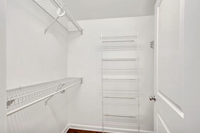 Building Photo - 851 N Glebe Rd