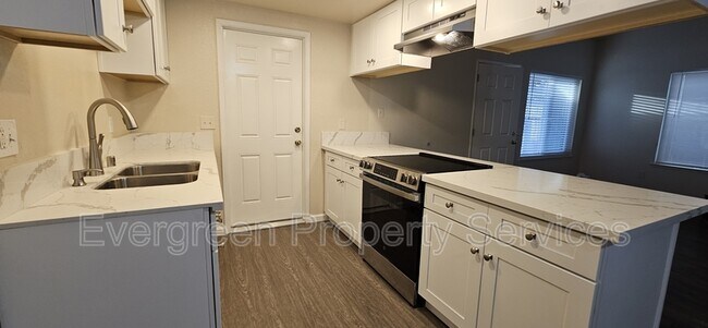 Building Photo - 10412 S White Rock Rd