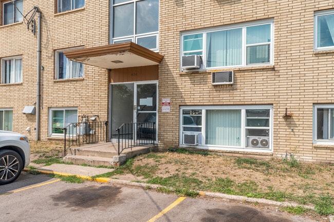 Building Photo - English Manor