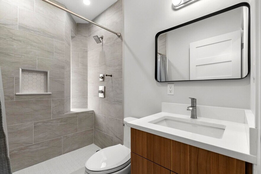 Building Photo - 10 Annapolis St