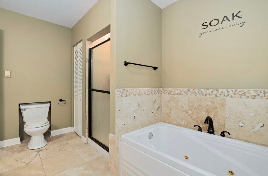 Master Bath - 511 Krause Ave