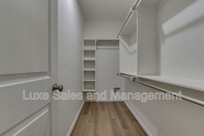 Building Photo - 11605 Mackenzie Wy