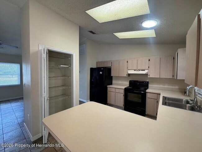 Building Photo - 5317 Woodridge Ln