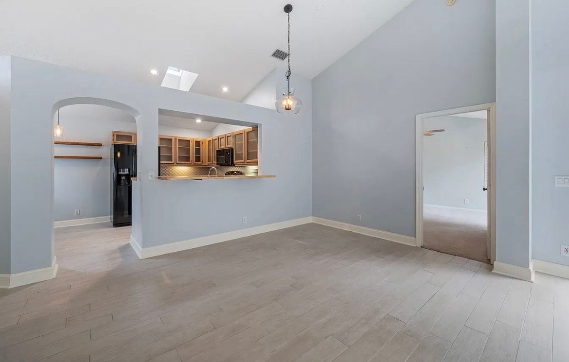 Building Photo - 9293 Heathridge Dr