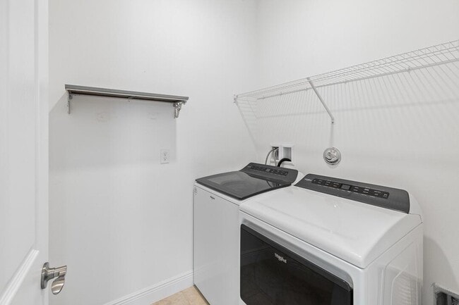 Building Photo - 2590 Bella Vista Cir